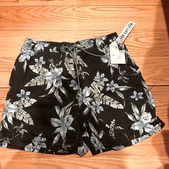 Brand new LARGE SPICY TUNA men’s swim shorts